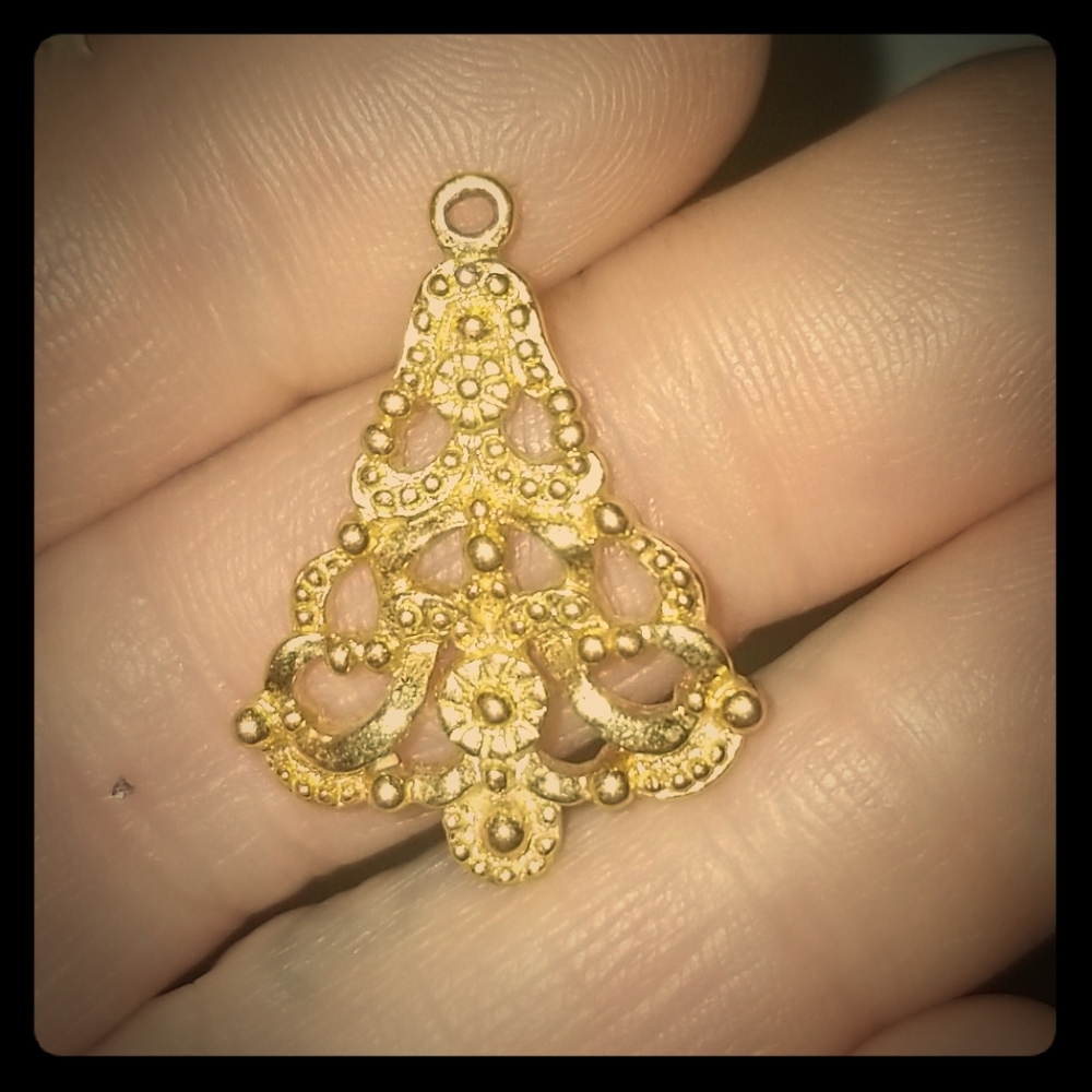Gold pendant